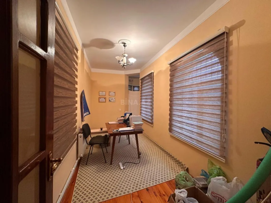 Kirayə verilir 10 otaqlı həyət evi 387 m²