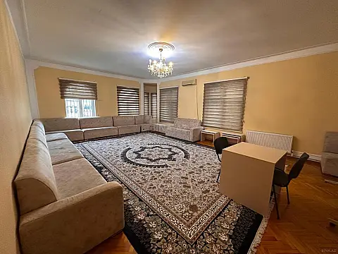 Kirayə verilir 10 otaqlı həyət evi 387 m²