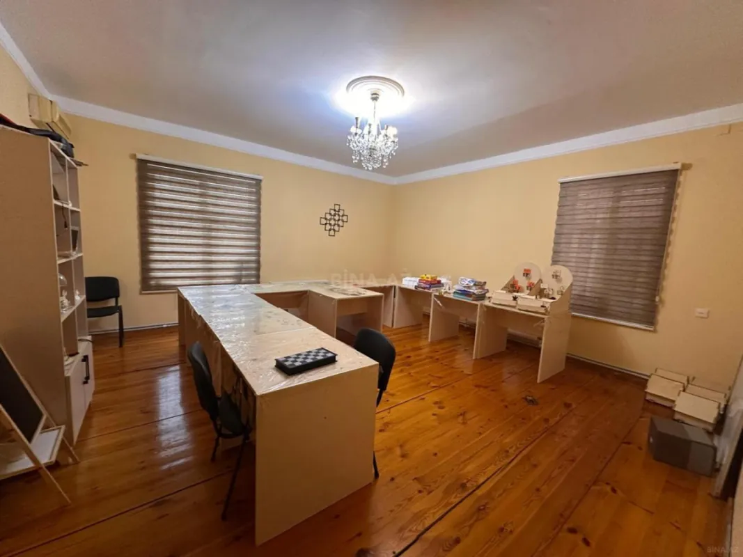 Kirayə verilir 10 otaqlı həyət evi 387 m²