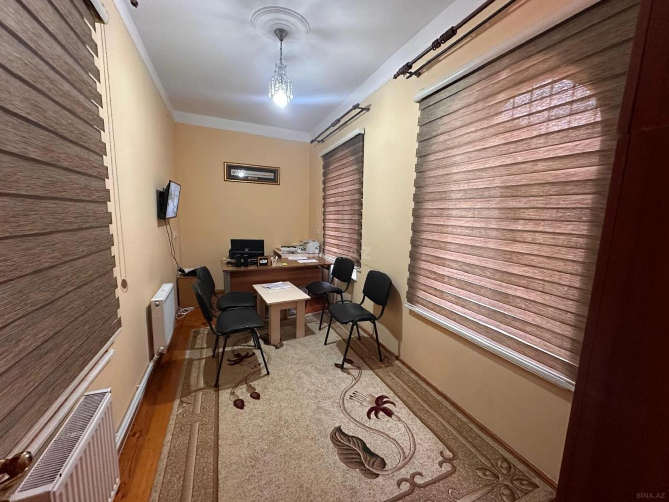 Kirayə verilir 10 otaqlı həyət evi 387 m²