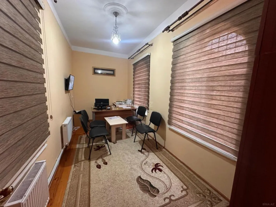 Kirayə verilir 10 otaqlı həyət evi 387 m²