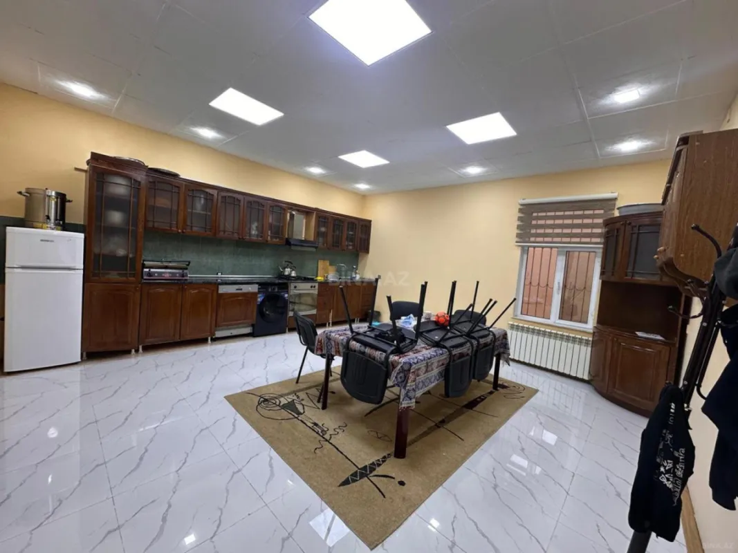 Kirayə verilir 10 otaqlı həyət evi 387 m²