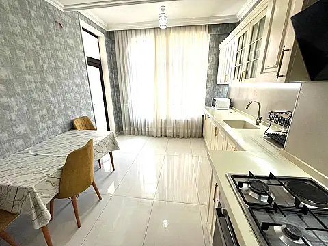 Kirayə verilir 2 otaqlı mənzil 80 m²