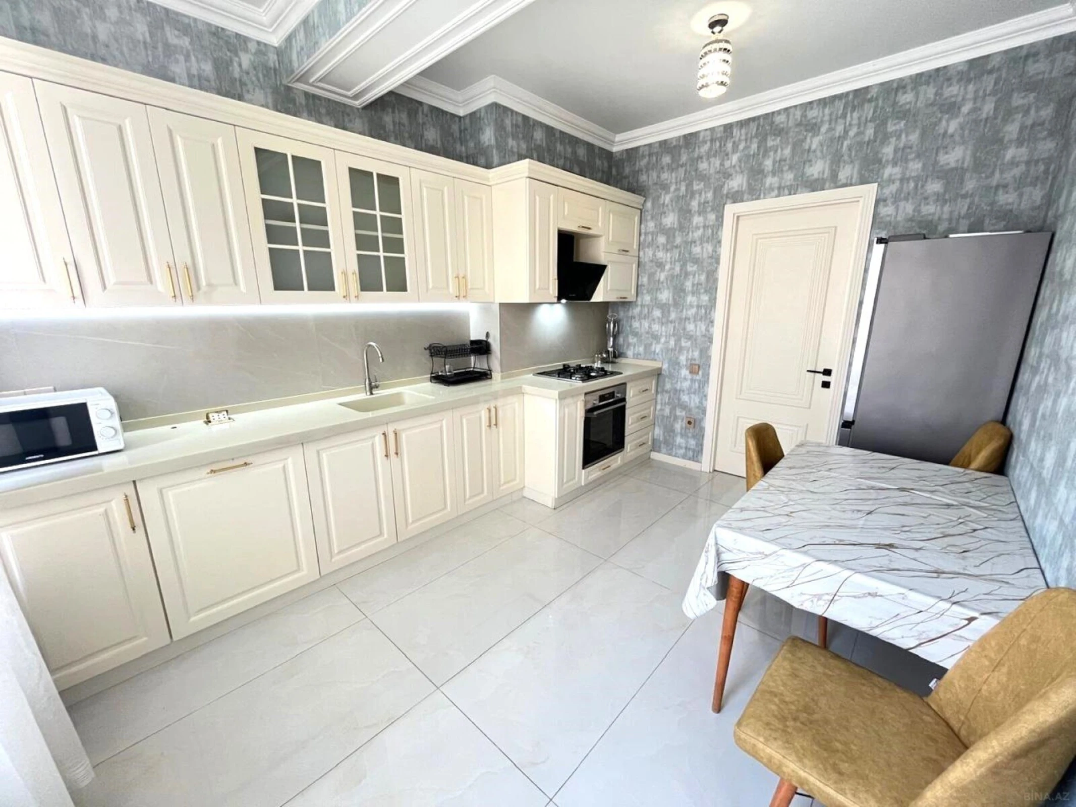 Kirayə verilir 2 otaqlı mənzil 80 m²