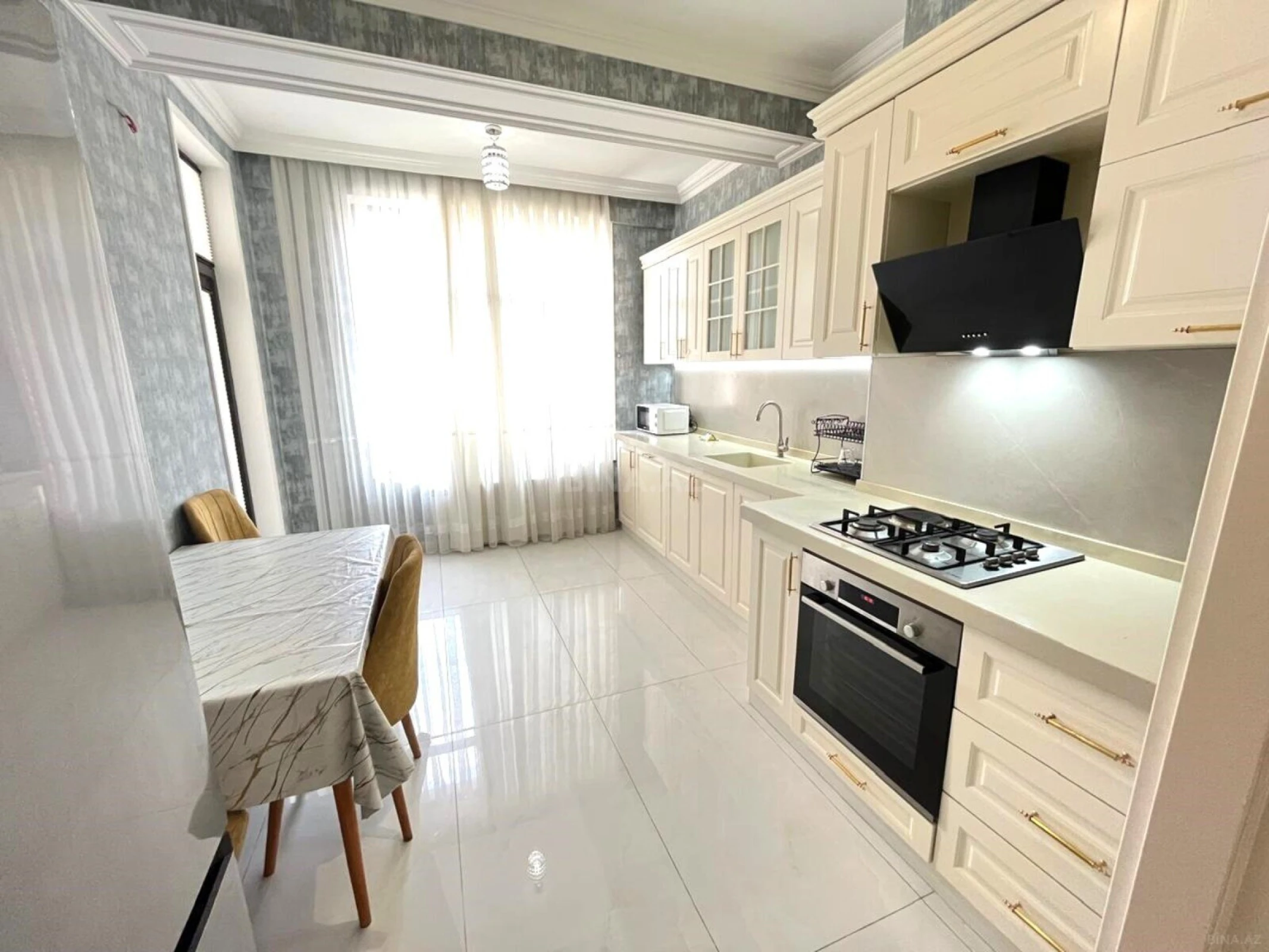 Kirayə verilir 2 otaqlı mənzil 80 m²