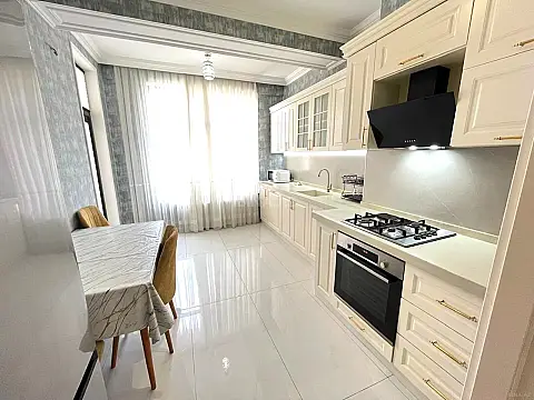 Kirayə verilir 2 otaqlı mənzil 80 m²