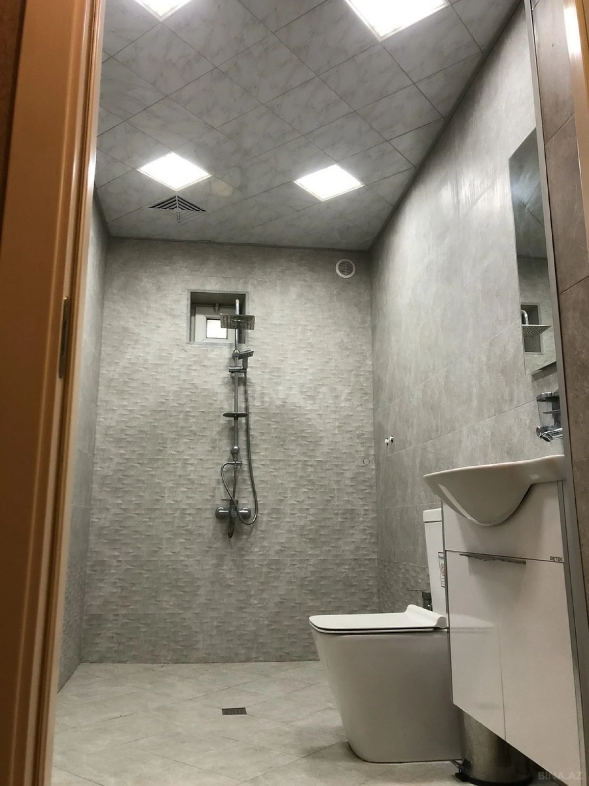 Kirayə verilir 6 otaqlı həyət evi 320 m²