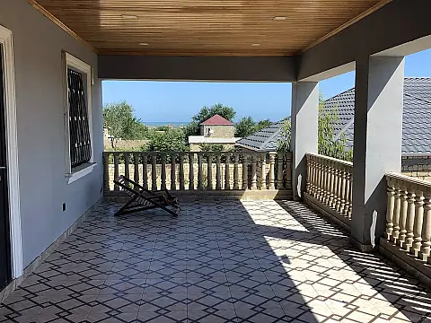 Kirayə verilir 6 otaqlı həyət evi 320 m²