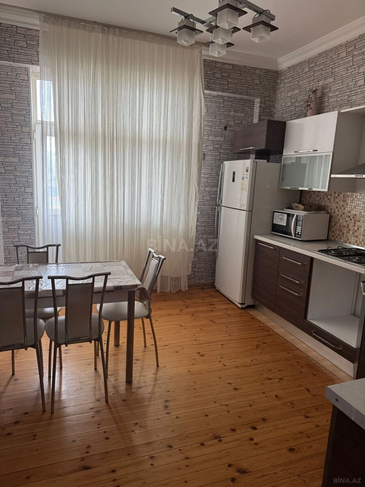 Kirayə verilir 3 otaqlı mənzil 127 m²