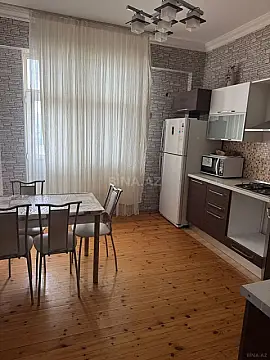 Kirayə verilir 3 otaqlı mənzil 127 m²