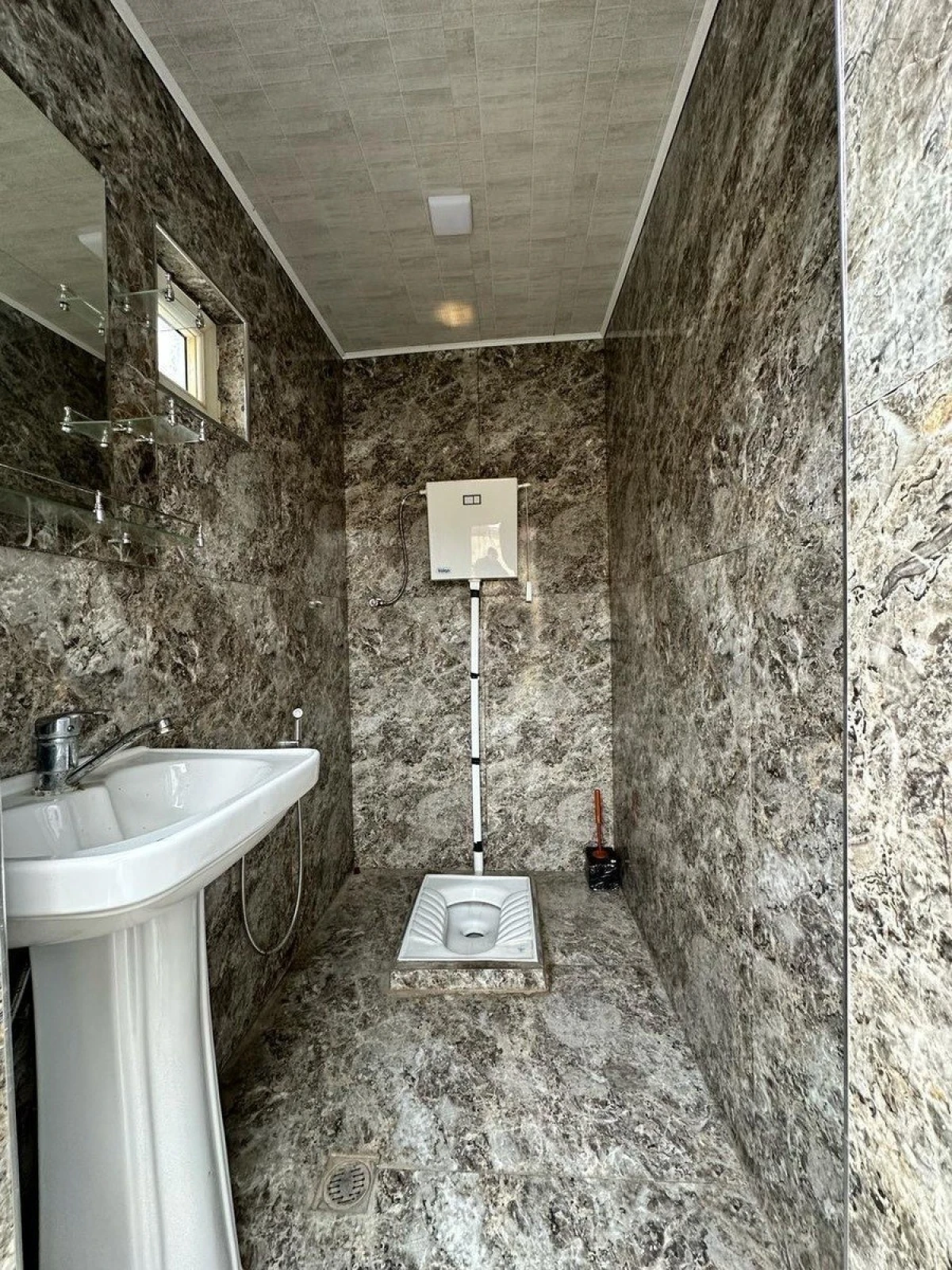 Satılır 7 otaqlı həyət evi 220 m²