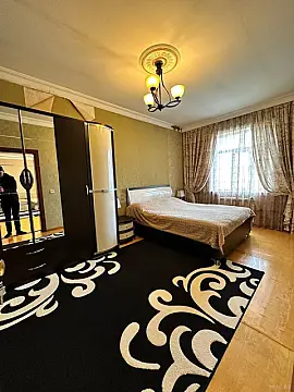 Satılır 7 otaqlı həyət evi 220 m²