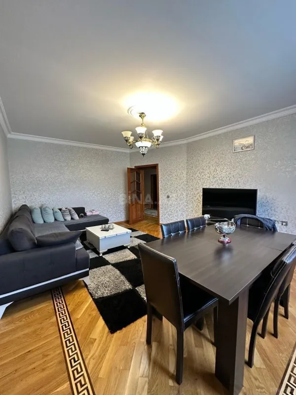 Satılır 7 otaqlı həyət evi 220 m²
