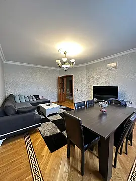 Satılır 7 otaqlı həyət evi 220 m²