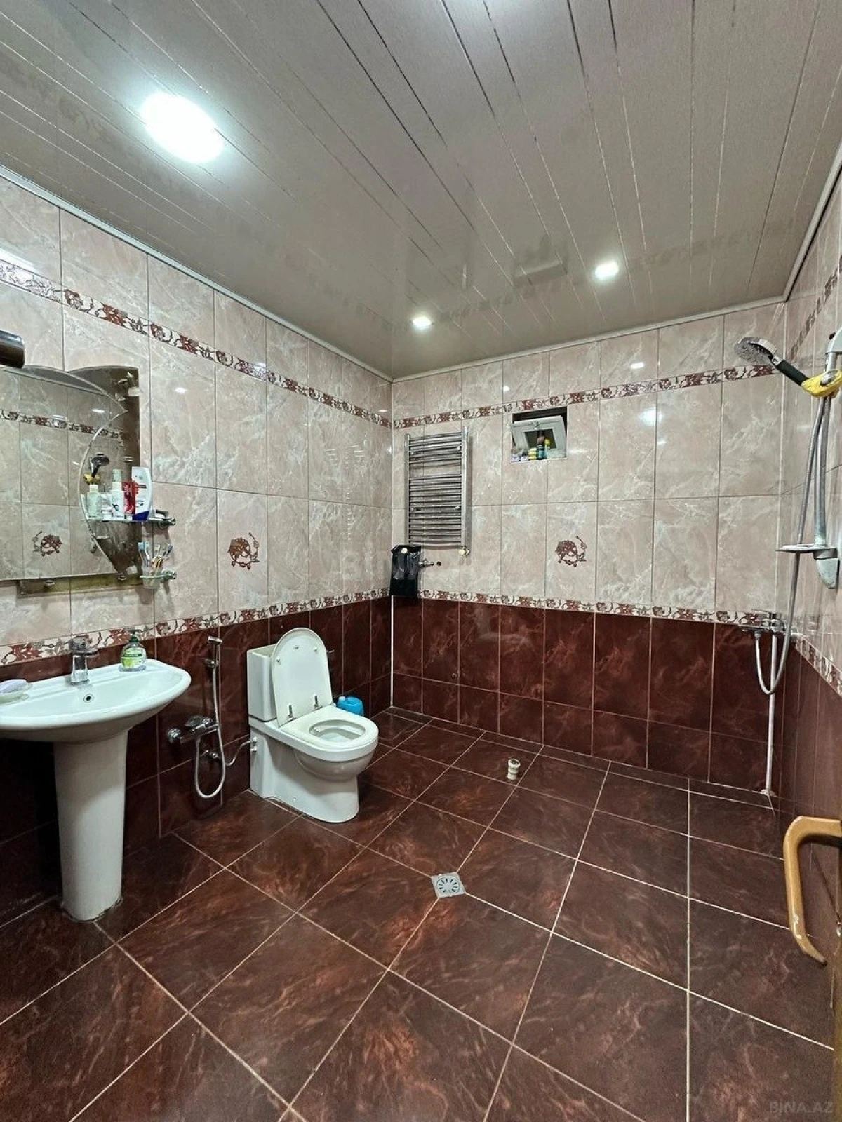 Satılır 7 otaqlı həyət evi 220 m²
