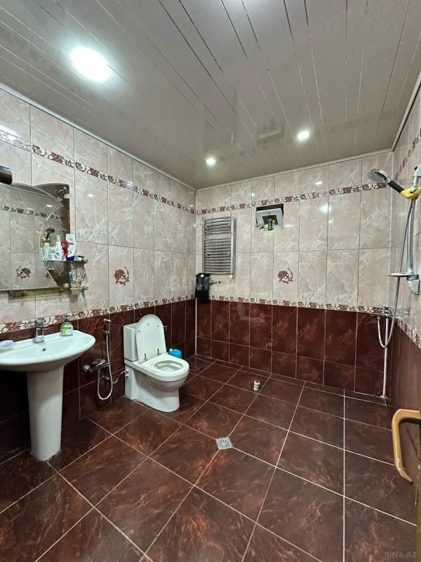 Satılır 7 otaqlı həyət evi 220 m²