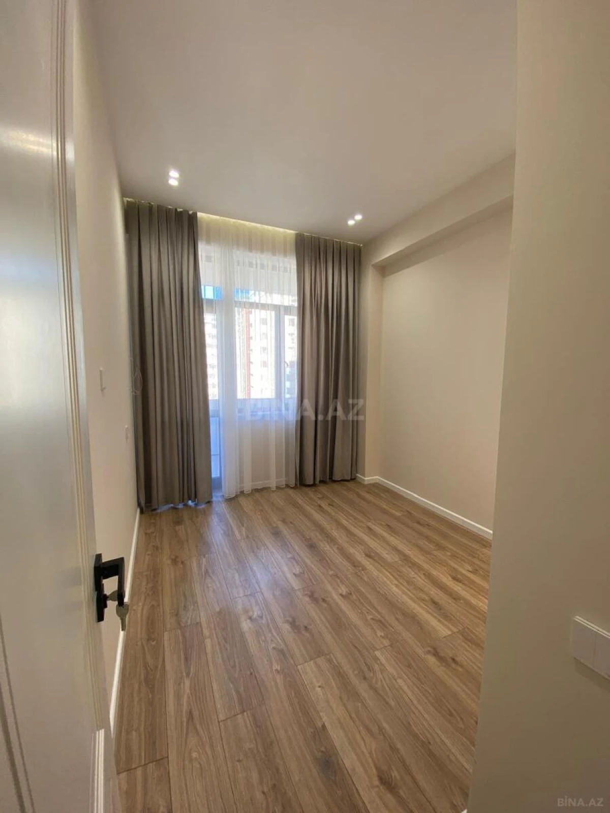 Satılır 2 otaqlı mənzil 55 m²