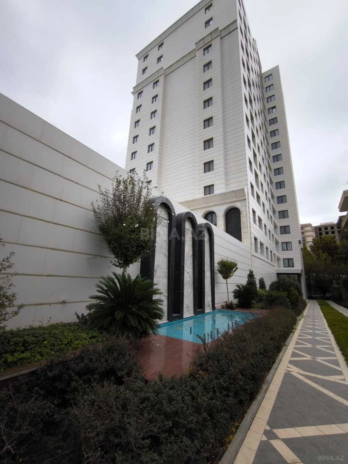 Satılır 2 otaqlı mənzil 74 m²