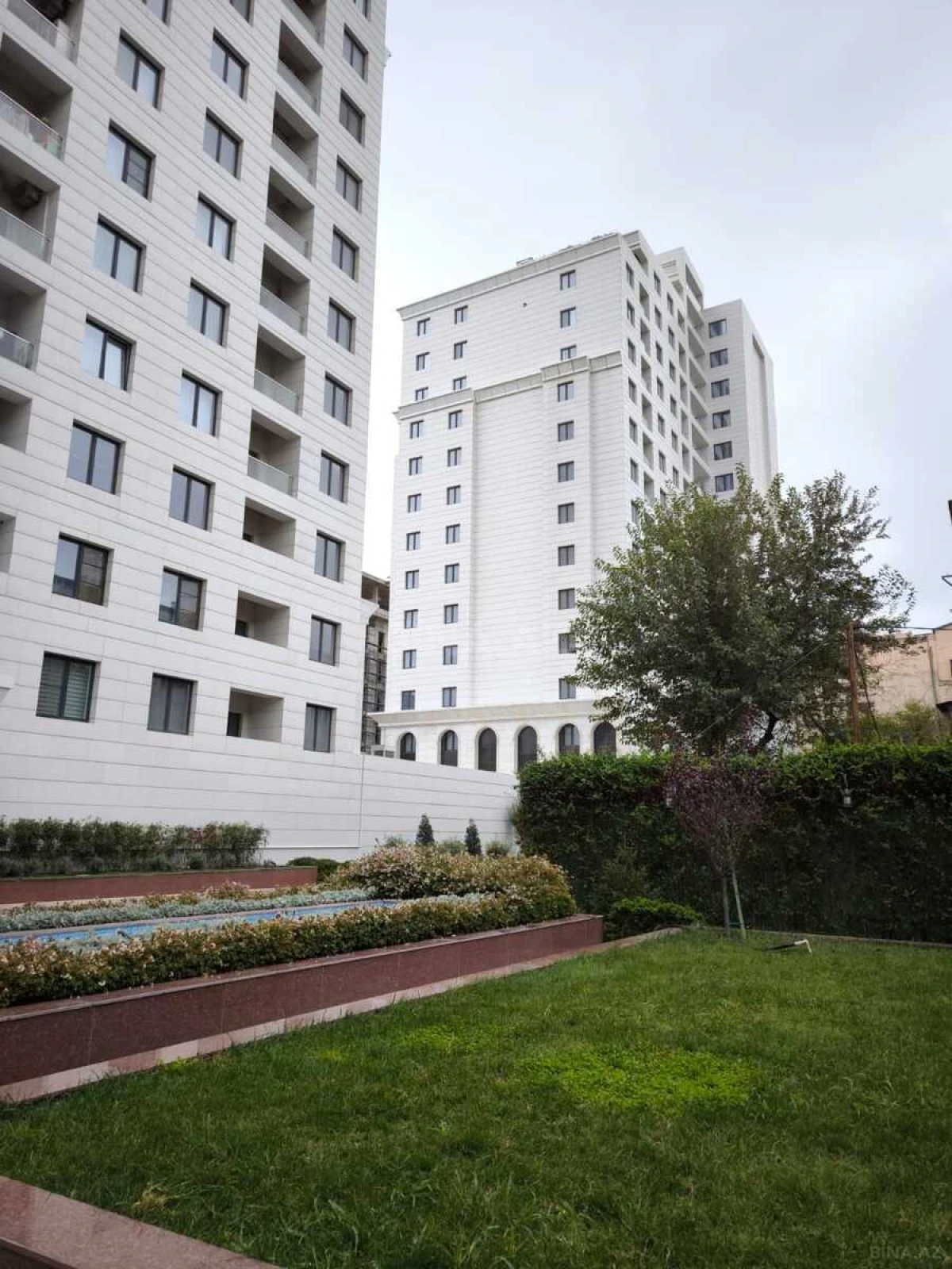 Satılır 2 otaqlı mənzil 74 m²