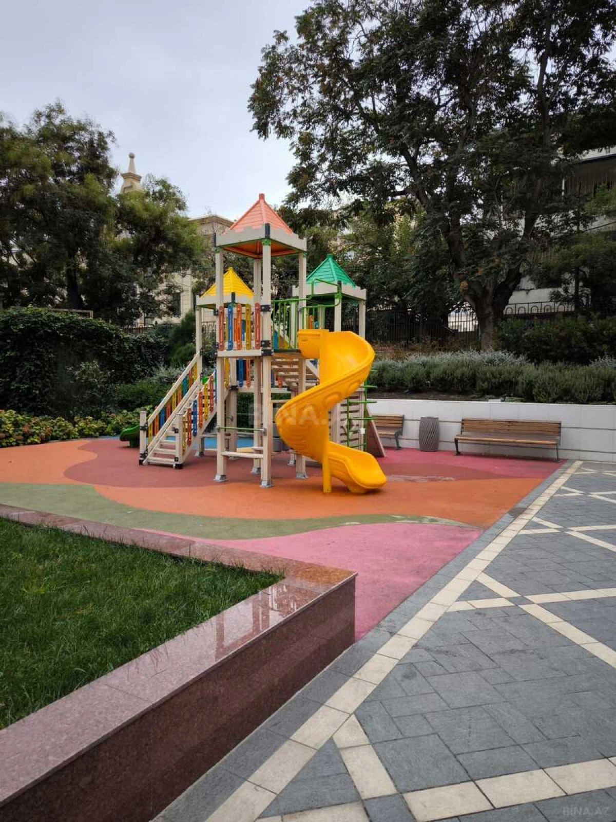 Satılır 2 otaqlı mənzil 74 m²