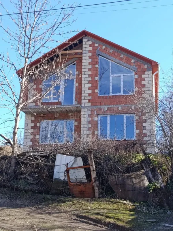 Satılır 6 otaqlı həyət evi 300 m²