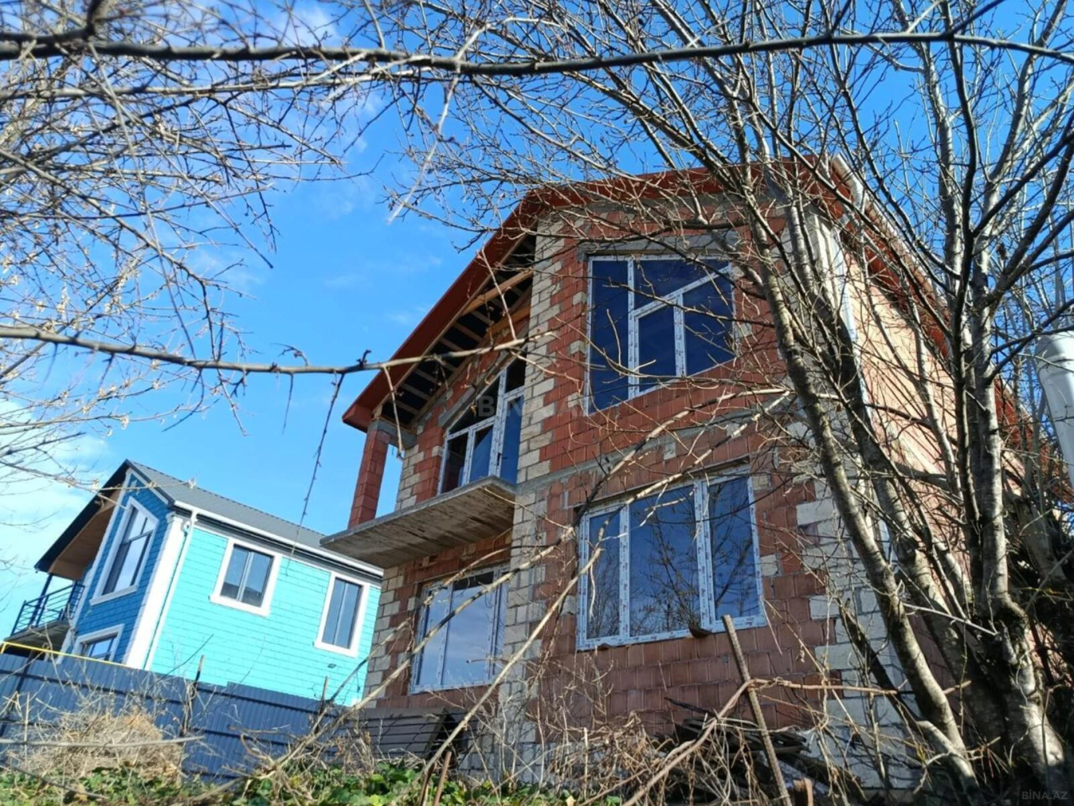 Satılır 6 otaqlı həyət evi 300 m²