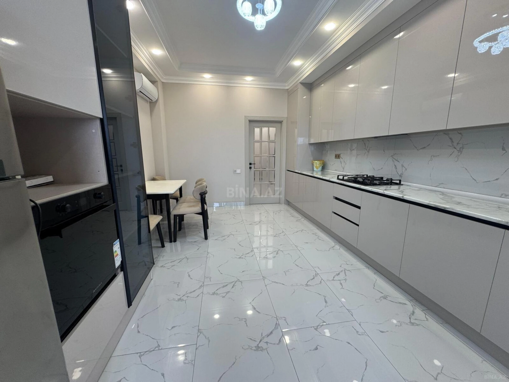 Kirayə verilir 3 otaqlı mənzil 130 m²
