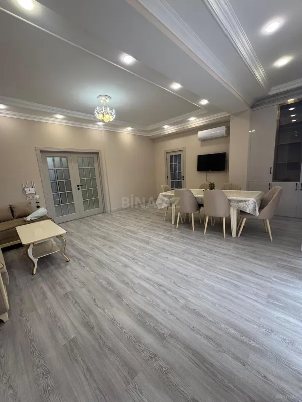 Kirayə verilir 3 otaqlı mənzil 130 m²