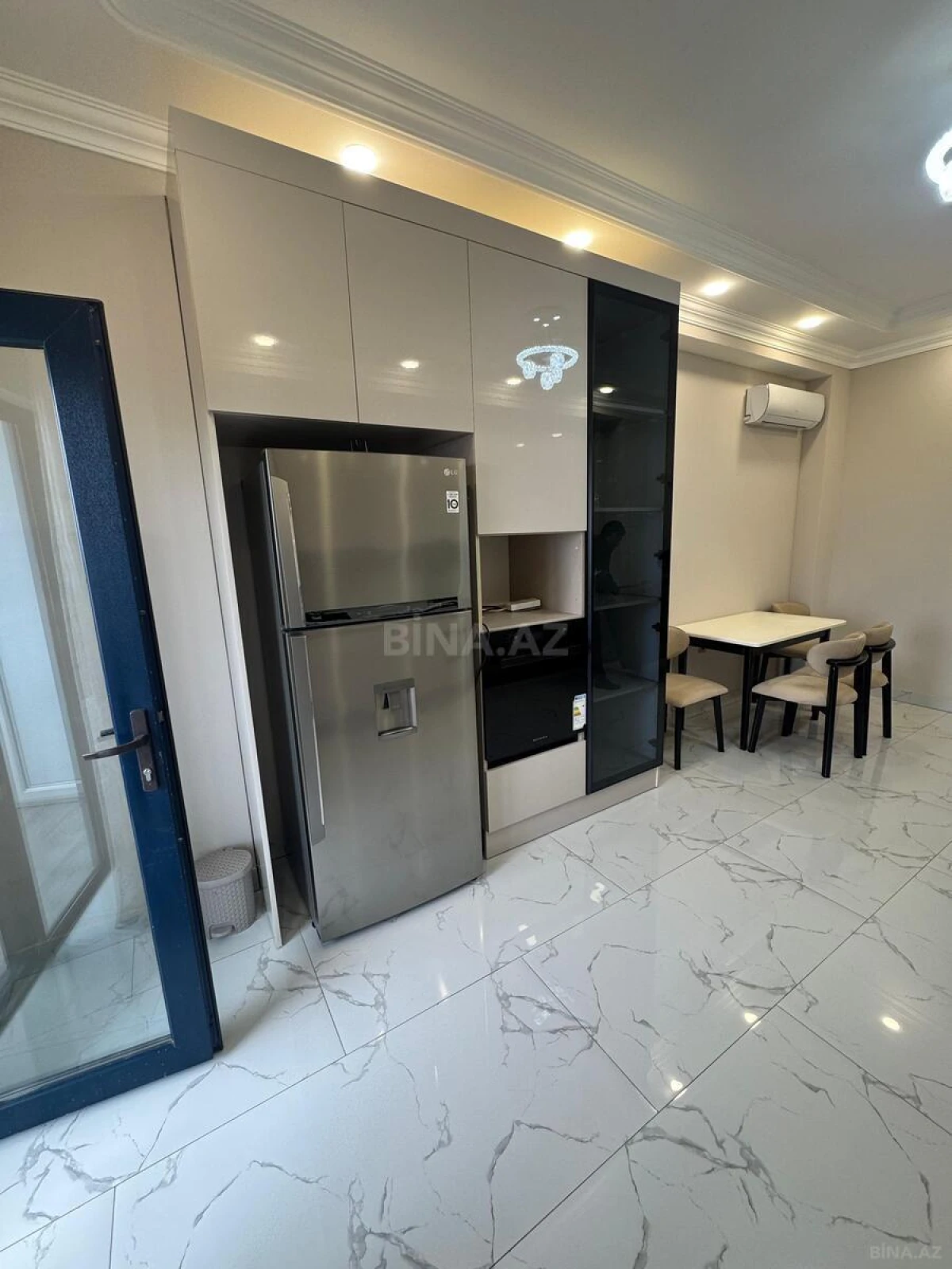 Kirayə verilir 3 otaqlı mənzil 130 m²