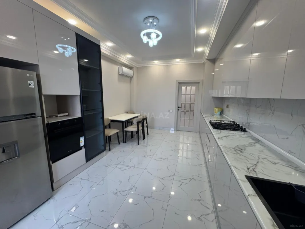 Kirayə verilir 3 otaqlı mənzil 130 m²
