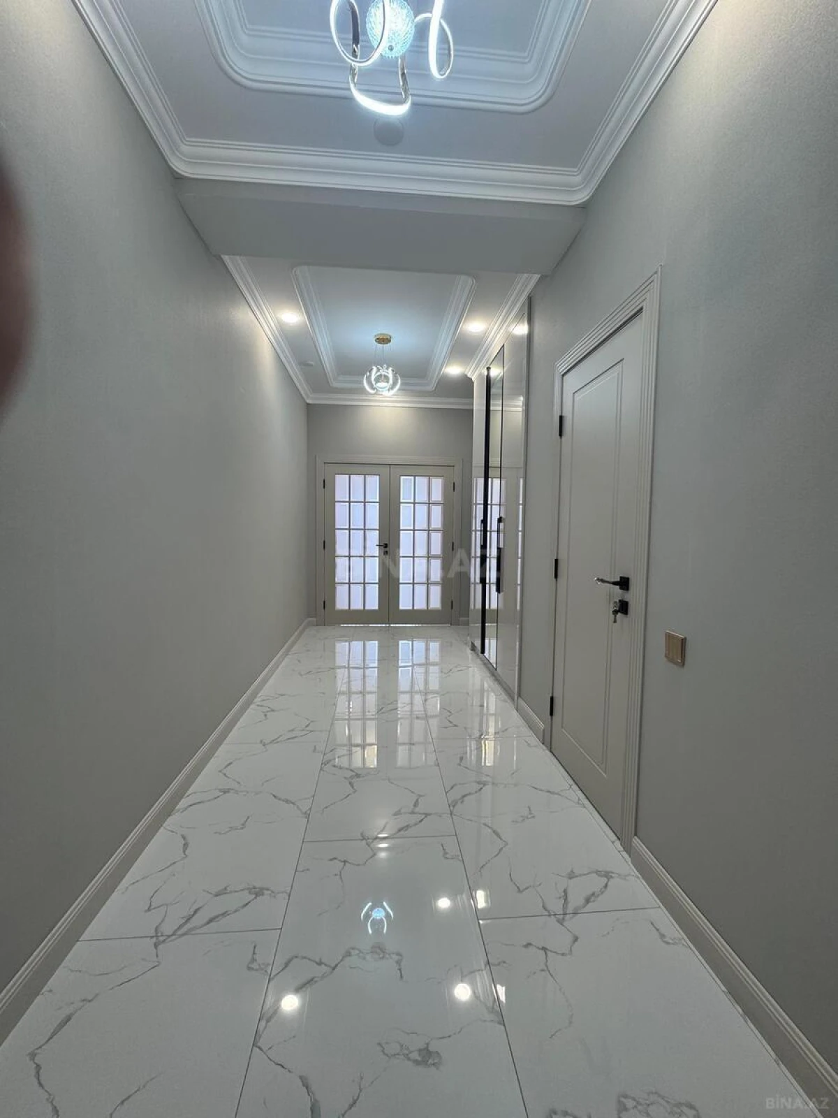 Kirayə verilir 3 otaqlı mənzil 130 m²