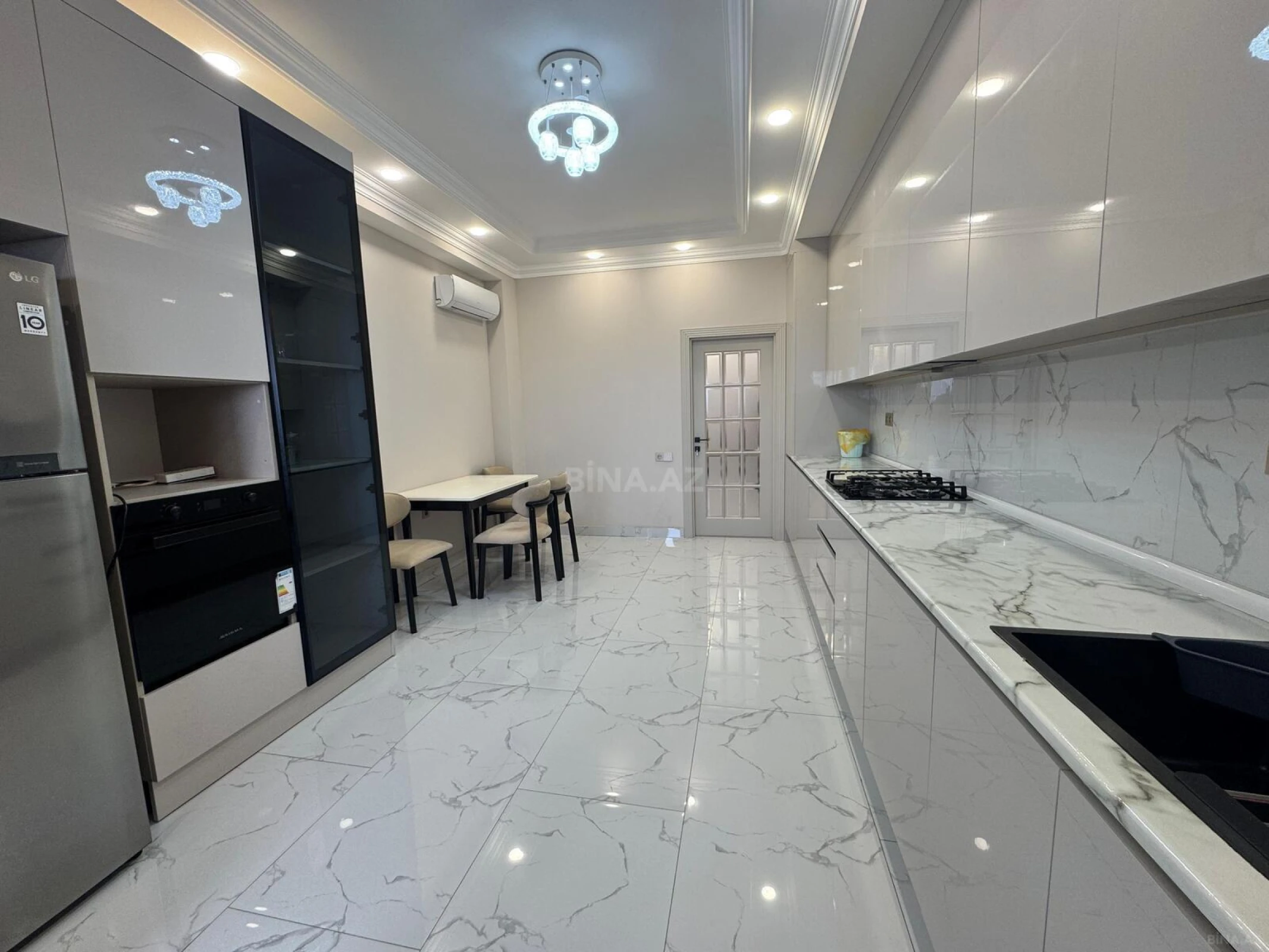 Kirayə verilir 3 otaqlı mənzil 130 m²