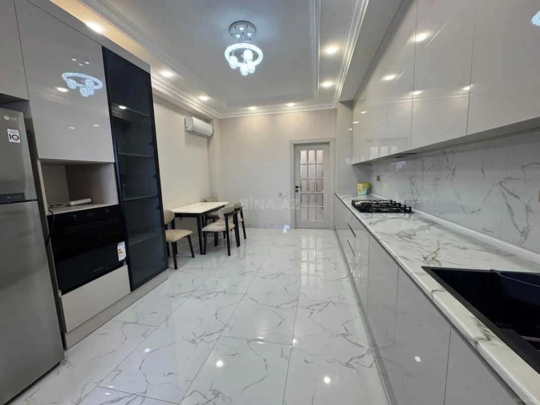 Kirayə verilir 3 otaqlı mənzil 130 m²