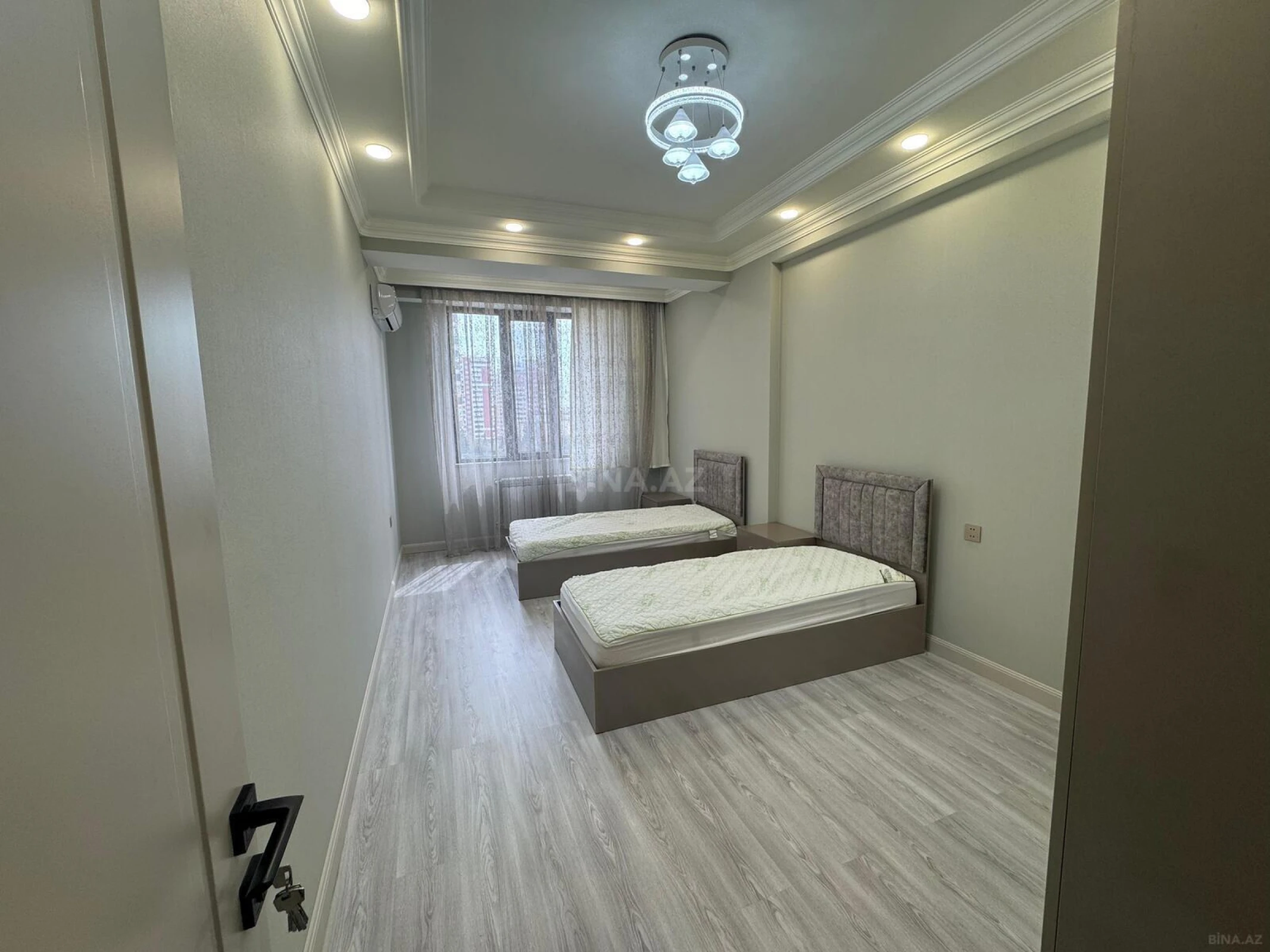 Kirayə verilir 3 otaqlı mənzil 130 m²