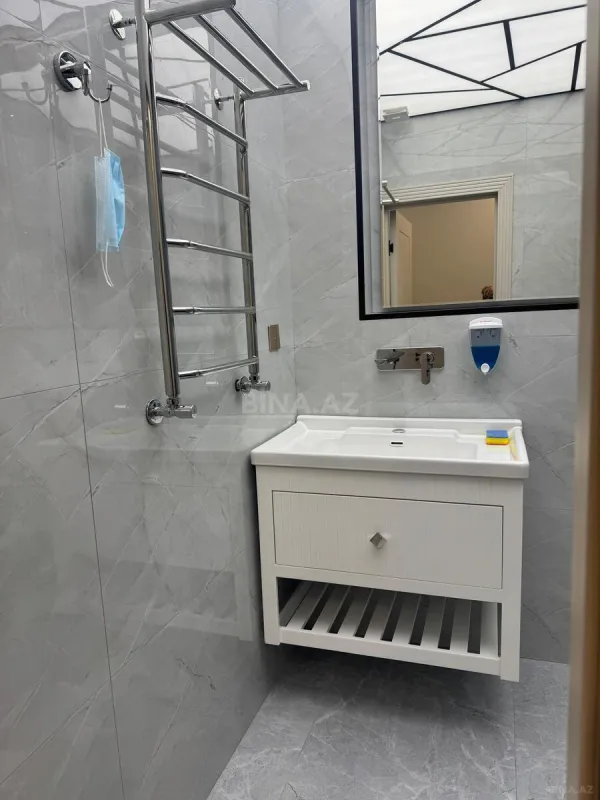 Kirayə verilir 3 otaqlı mənzil 130 m²