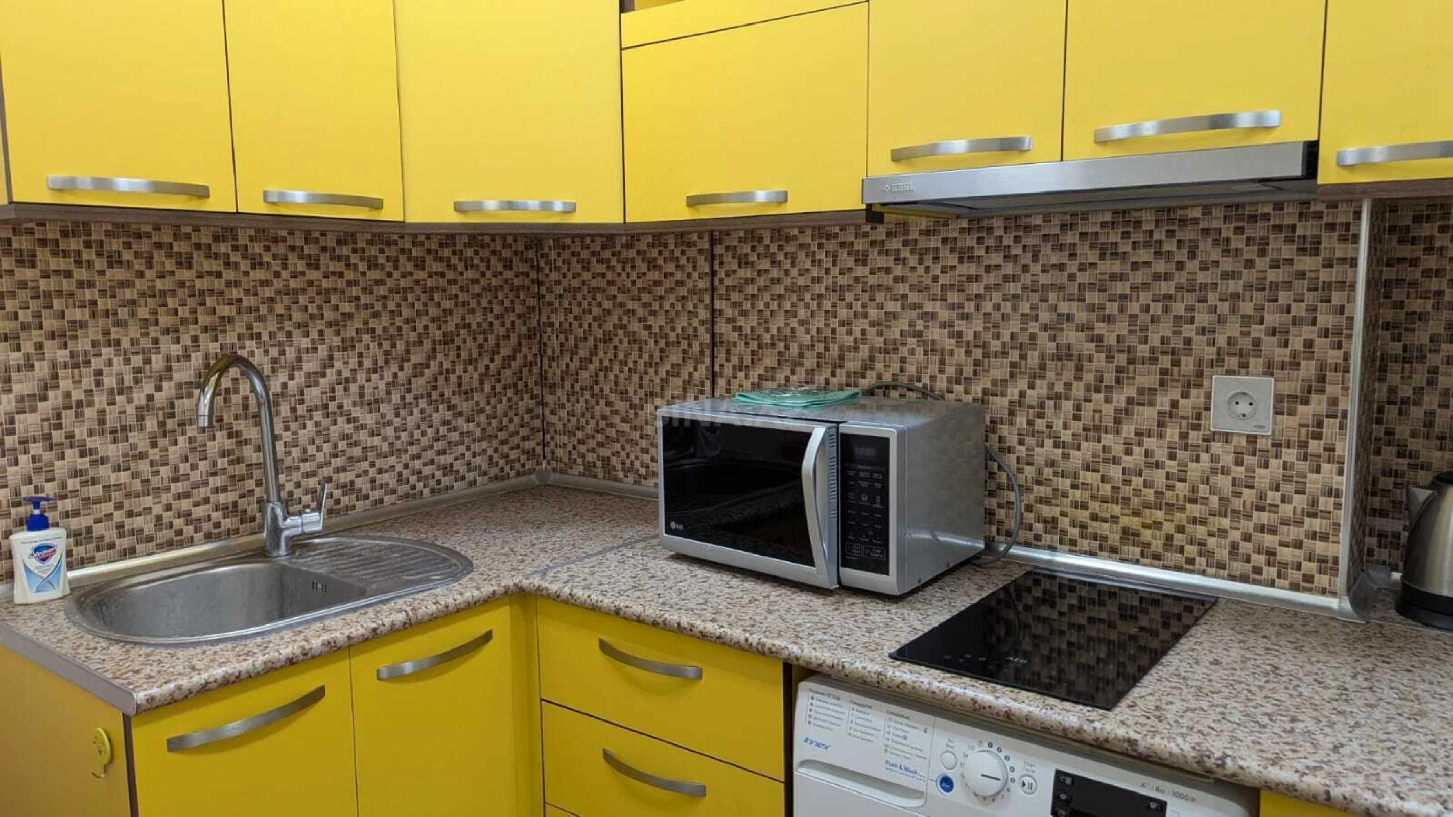 Kirayə verilir 2 otaqlı mənzil 67 m²
