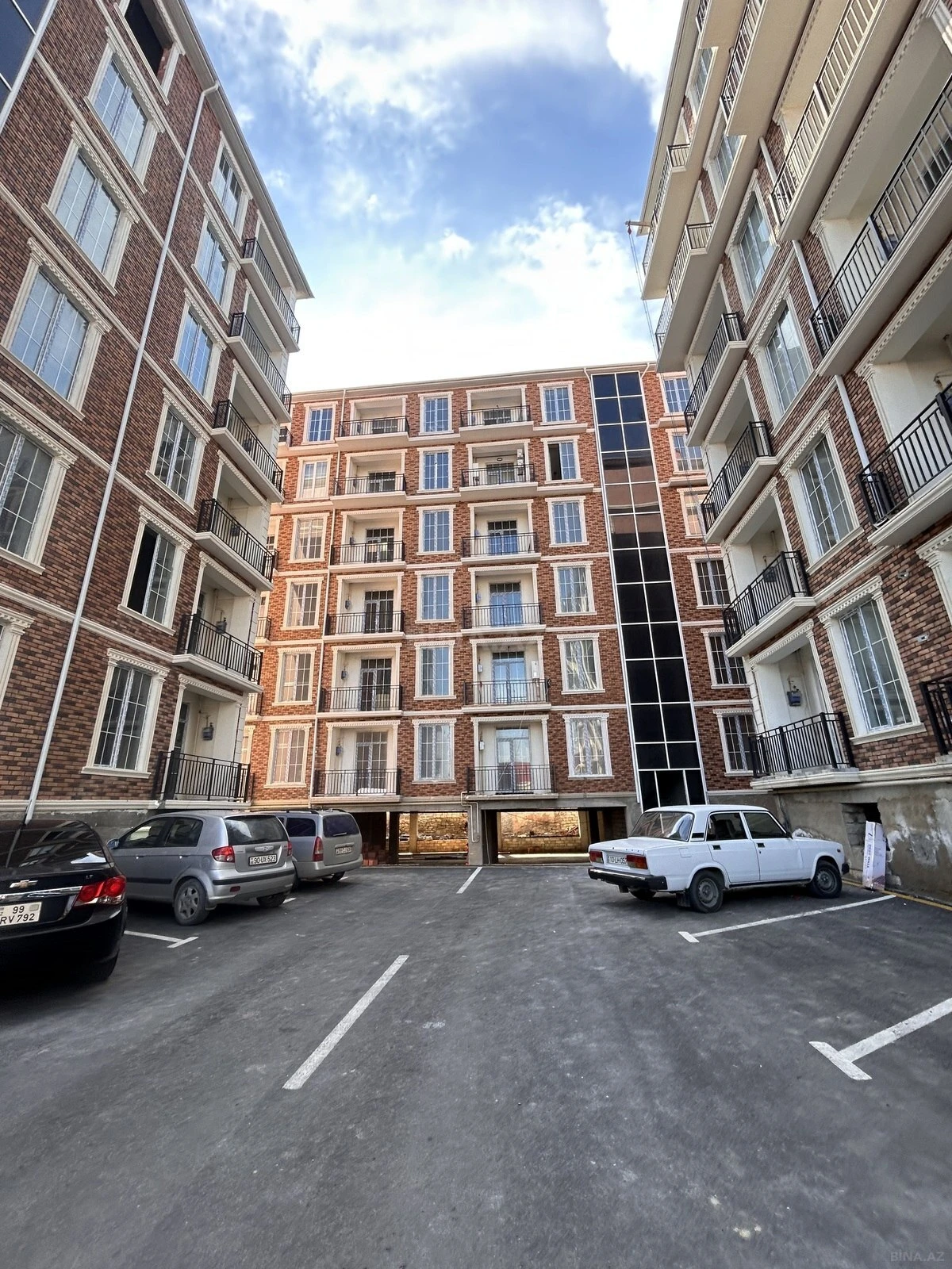 Satılır 2 otaqlı mənzil 63.9 m²