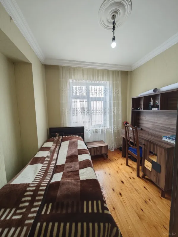 Satılır 6 otaqlı həyət evi 200 m²