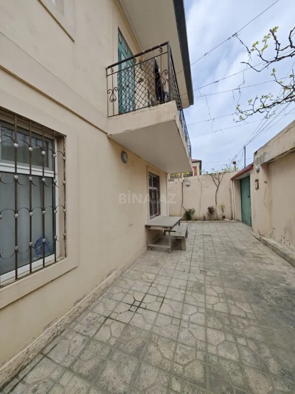 Satılır 6 otaqlı həyət evi 200 m²