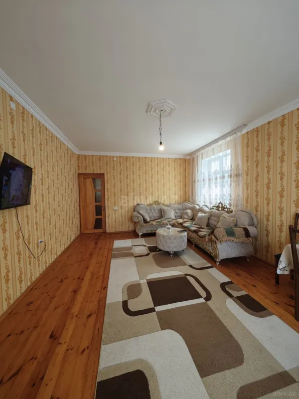 Satılır 6 otaqlı həyət evi 200 m²