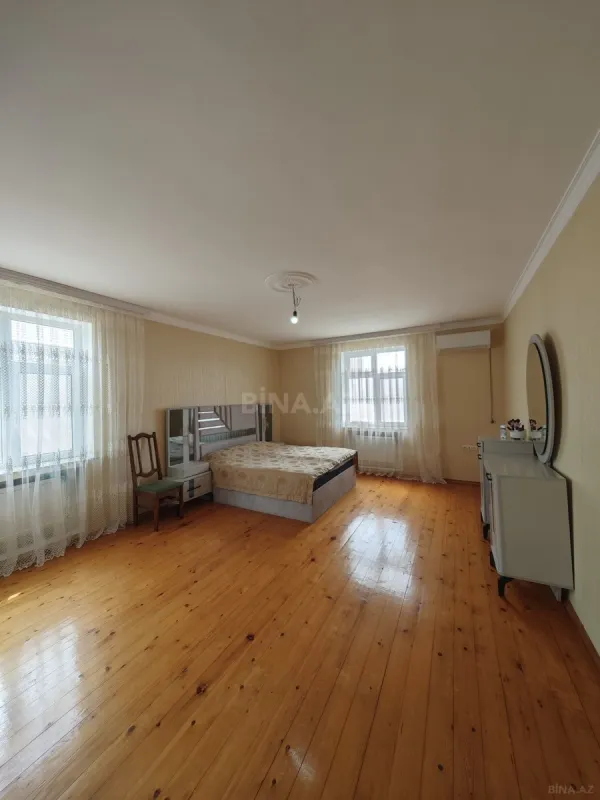 Satılır 6 otaqlı həyət evi 200 m²