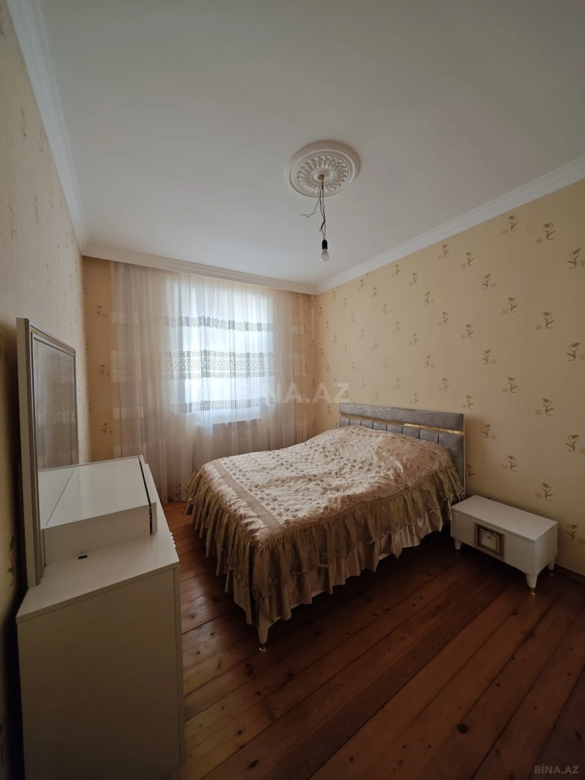 Satılır 6 otaqlı həyət evi 200 m²