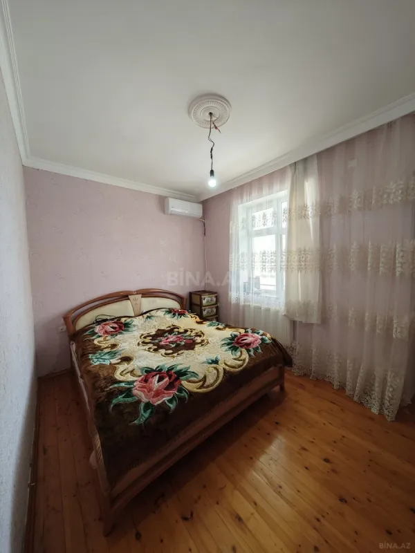 Satılır 6 otaqlı həyət evi 200 m²