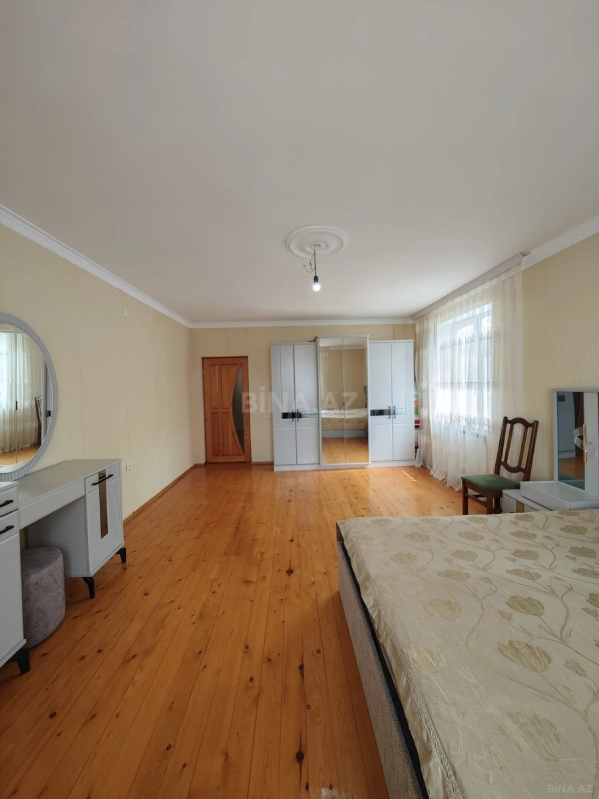 Satılır 6 otaqlı həyət evi 200 m²