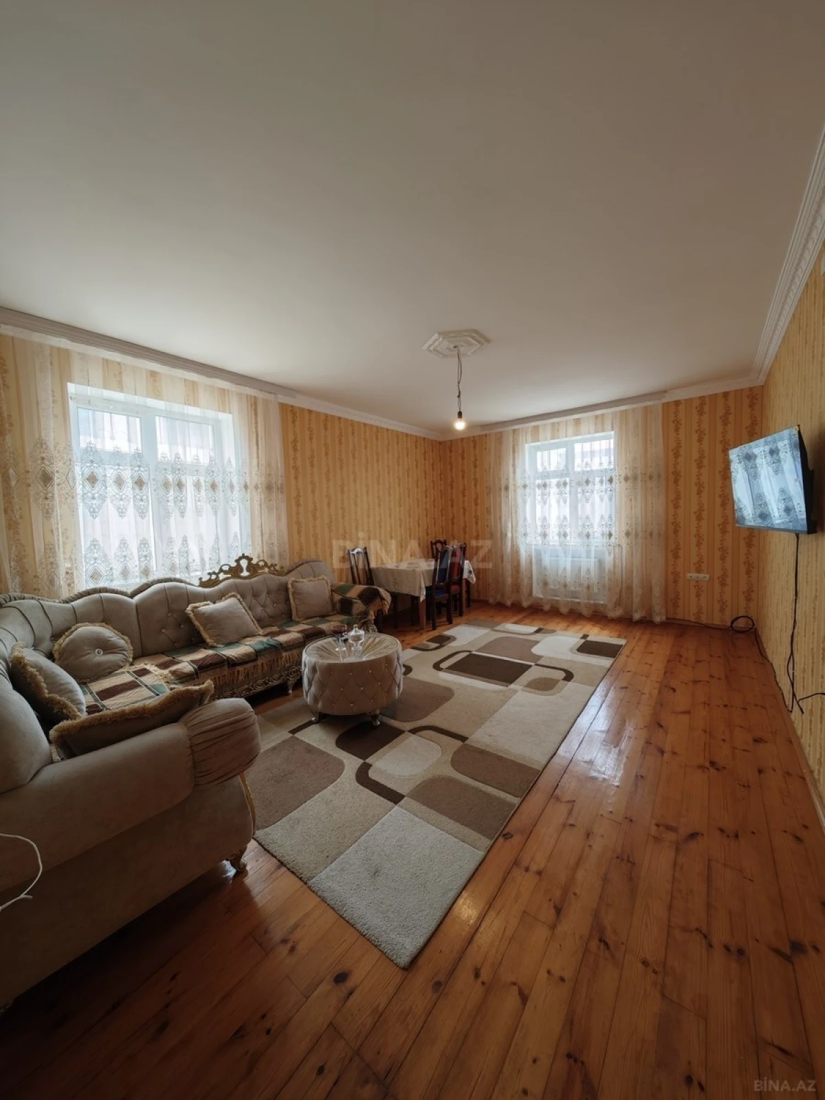 Satılır 6 otaqlı həyət evi 200 m²