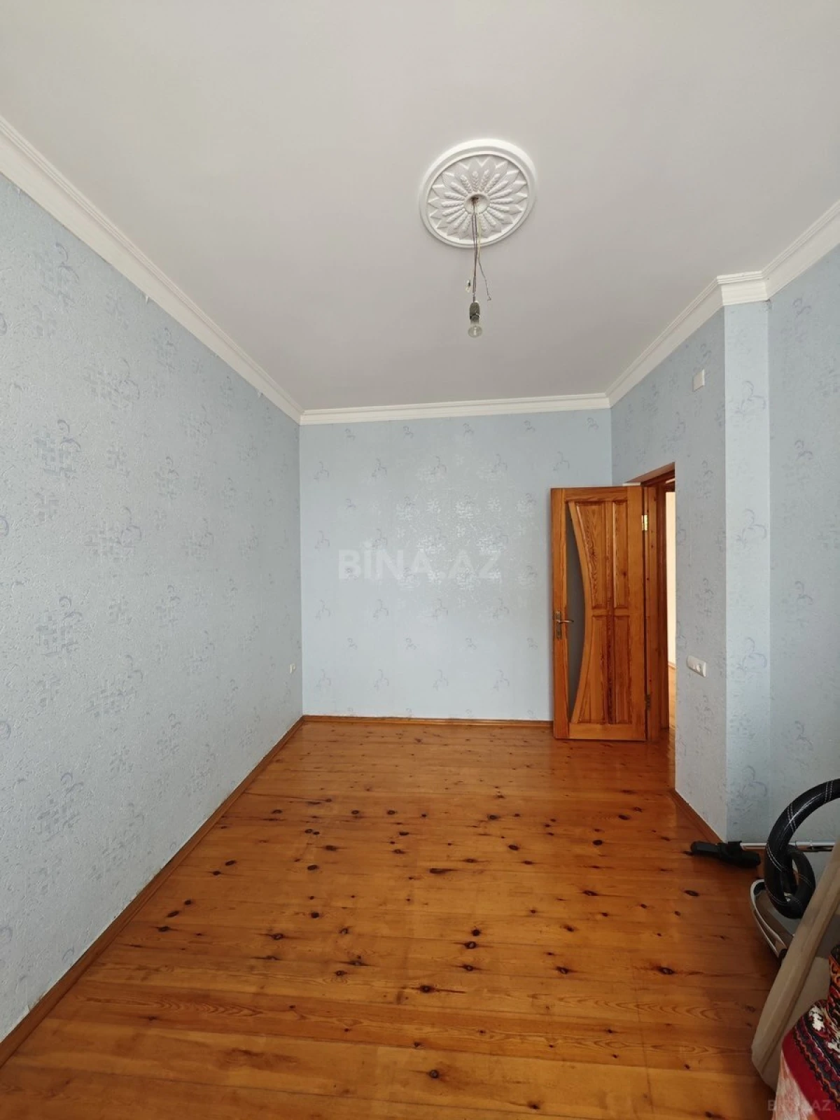 Satılır 6 otaqlı həyət evi 200 m²
