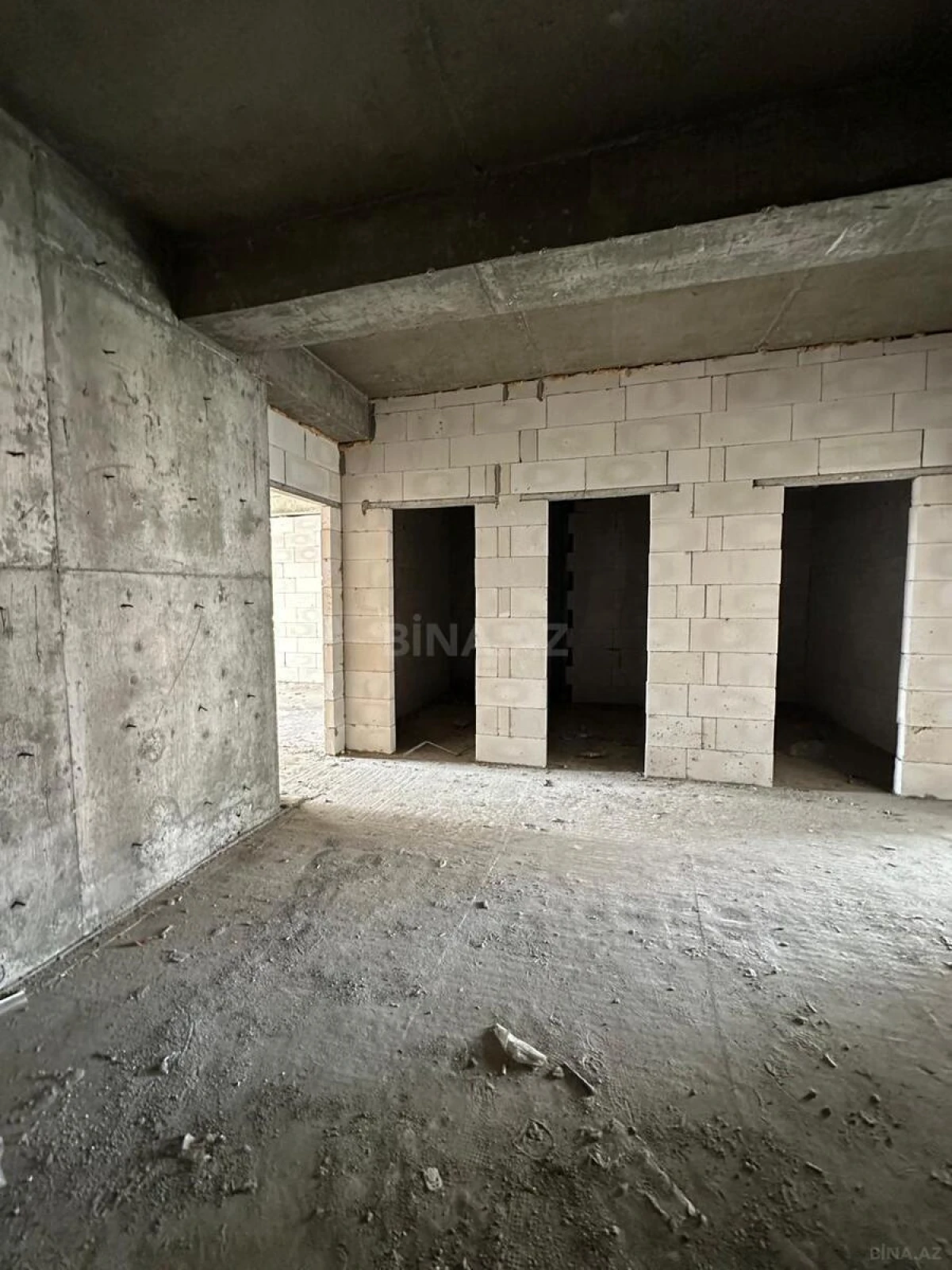 Satılır 4 otaqlı mənzil 180 m²