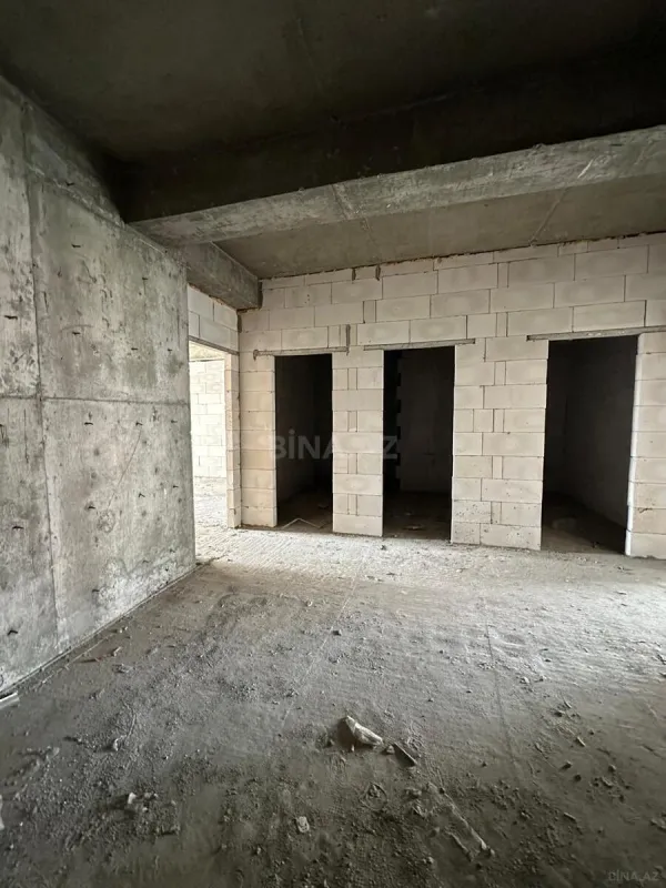 Satılır 4 otaqlı mənzil 180 m²