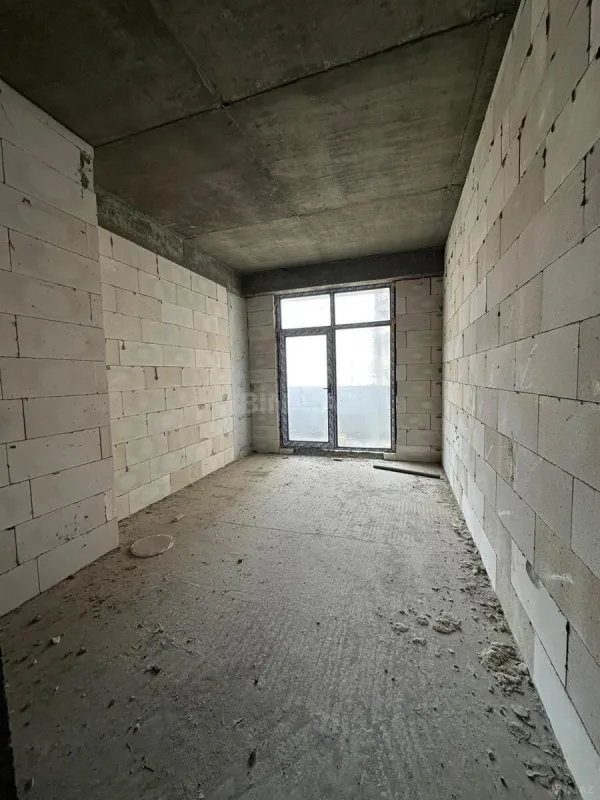 Satılır 4 otaqlı mənzil 180 m²