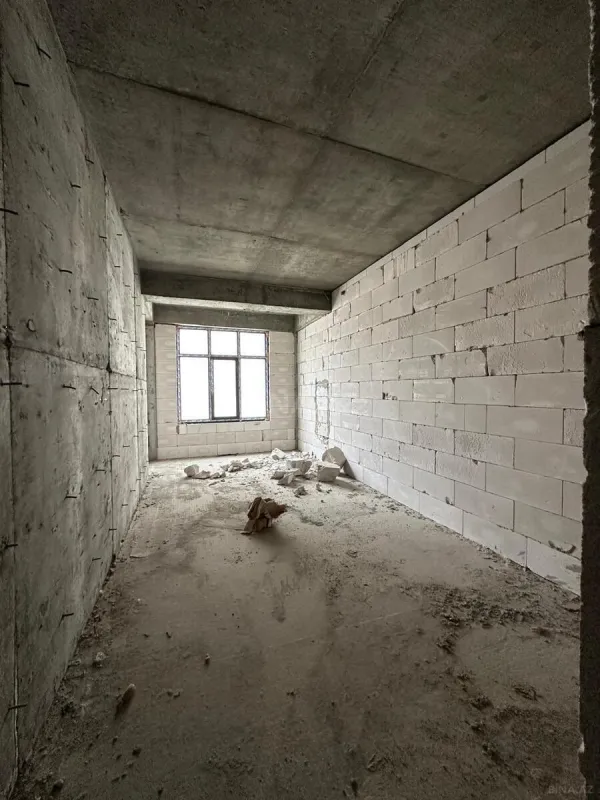 Satılır 4 otaqlı mənzil 180 m²